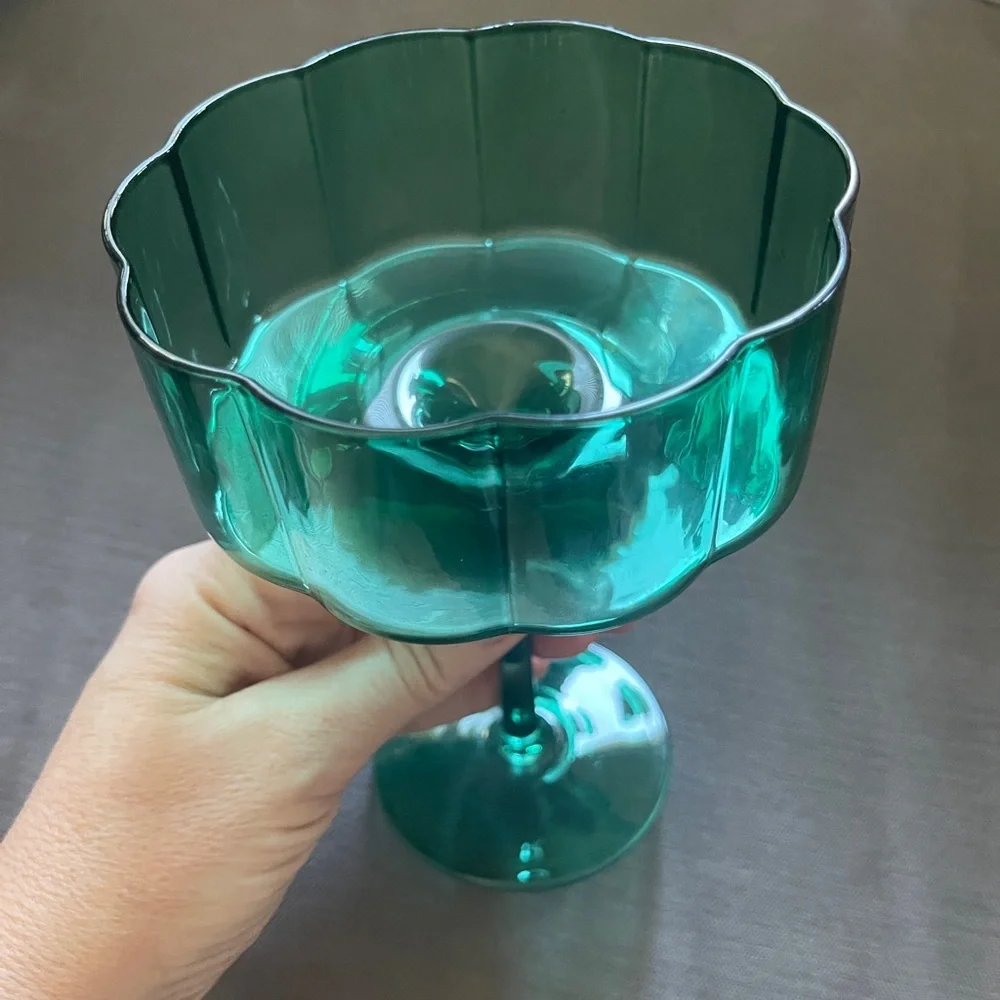 Green Glass Flower Shaped Coupe Champagne Martini Daquiri Glasses Set of 4 NEW